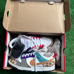 RARE 2022 WMNS NIKE DUNK LOW SE SAFARI MIX Size 9.5